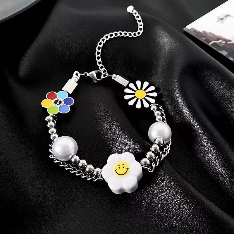 European and American Anti-War Smile, Sunflower, Pearl, and Daisy Patchwork Necklace—Trendy, Hip-Hop, Niche, and Versatile Accessory for Men and Women