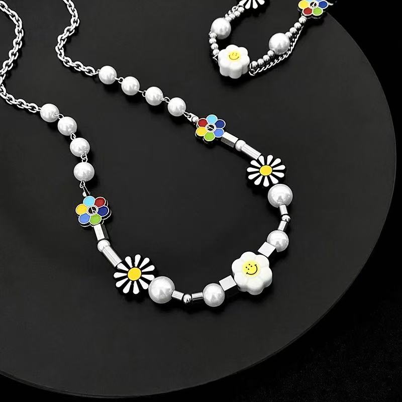 European and American Anti-War Smile, Sunflower, Pearl, and Daisy Patchwork Necklace—Trendy, Hip-Hop, Niche, and Versatile Accessory for Men and Women